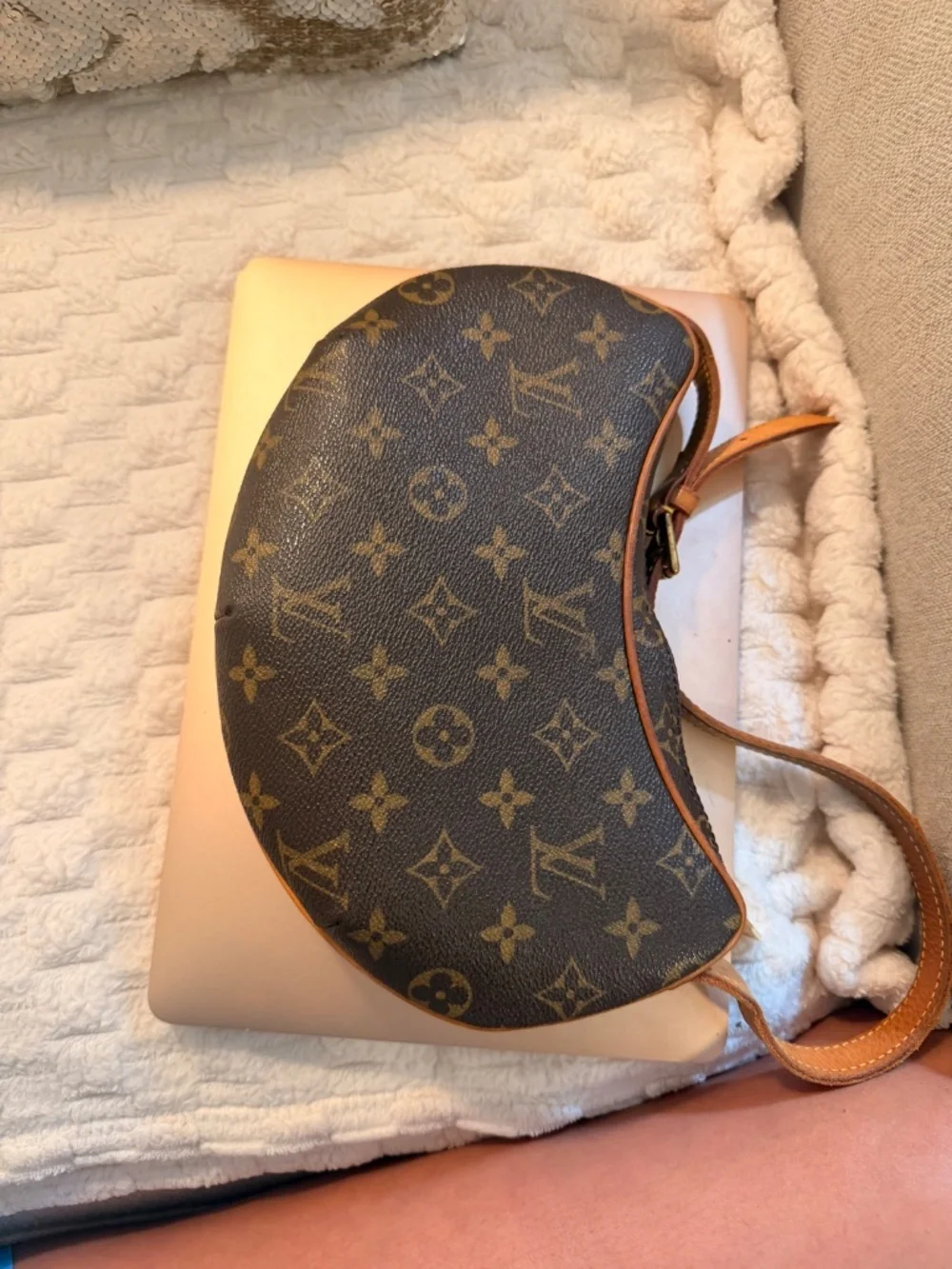 Louis Vuitton Croissant PM Monogram Vintage Shoulder Bag